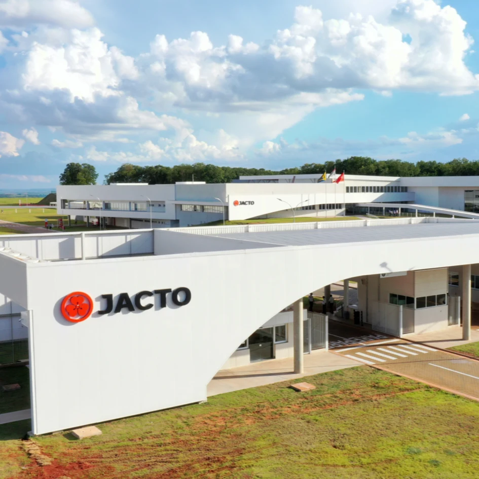 Корпус завода JACTO с логотипом
