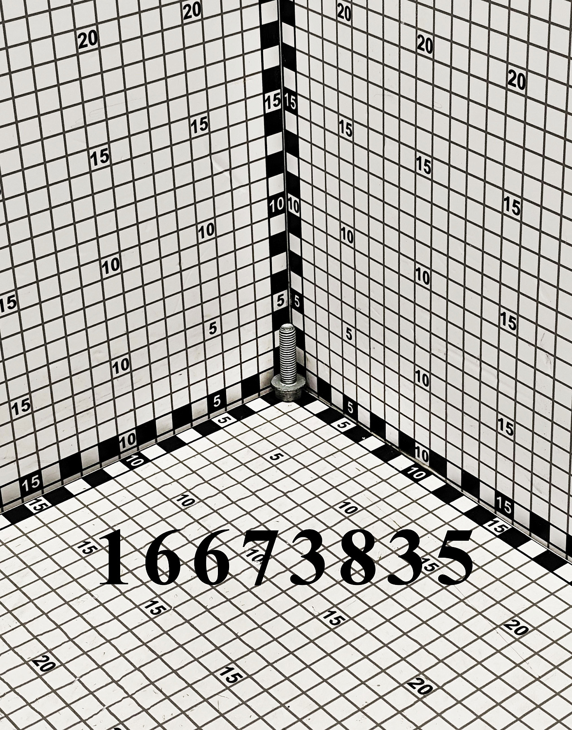 Болт 16673835 CNHi