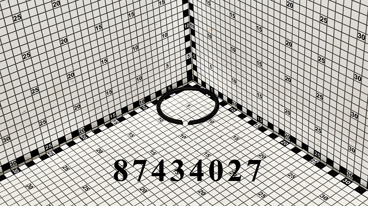 Кольцо стопорное 87434027 CNHi