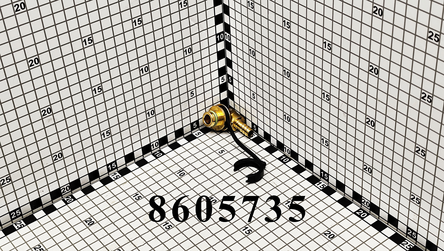 Штуцер 8605735 CNHi