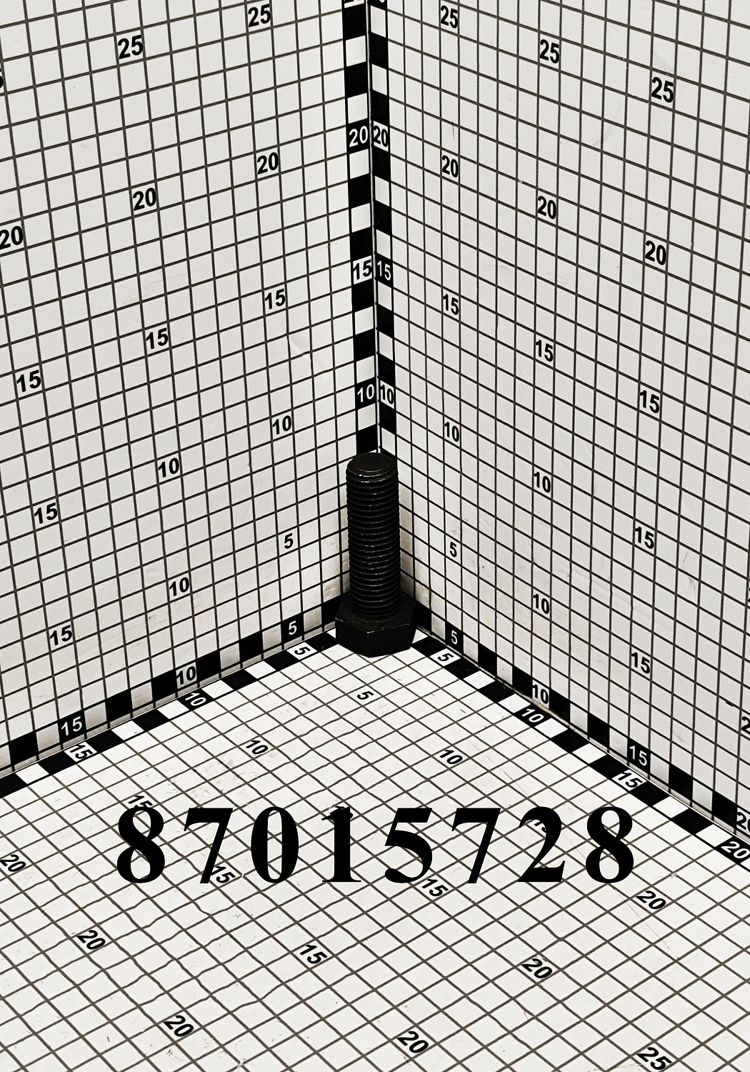Болт 87015728 CNHi