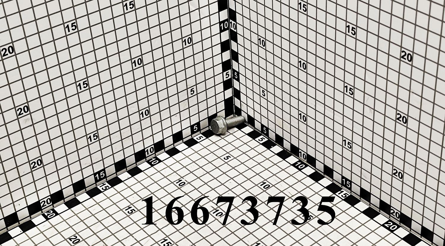 Винт 16673735 CNHi