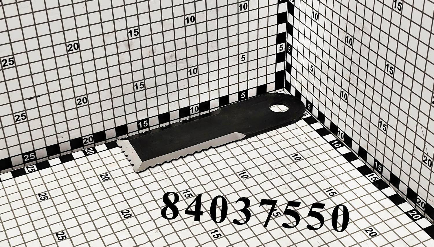 Нож измельчителя 84037550 CNHi