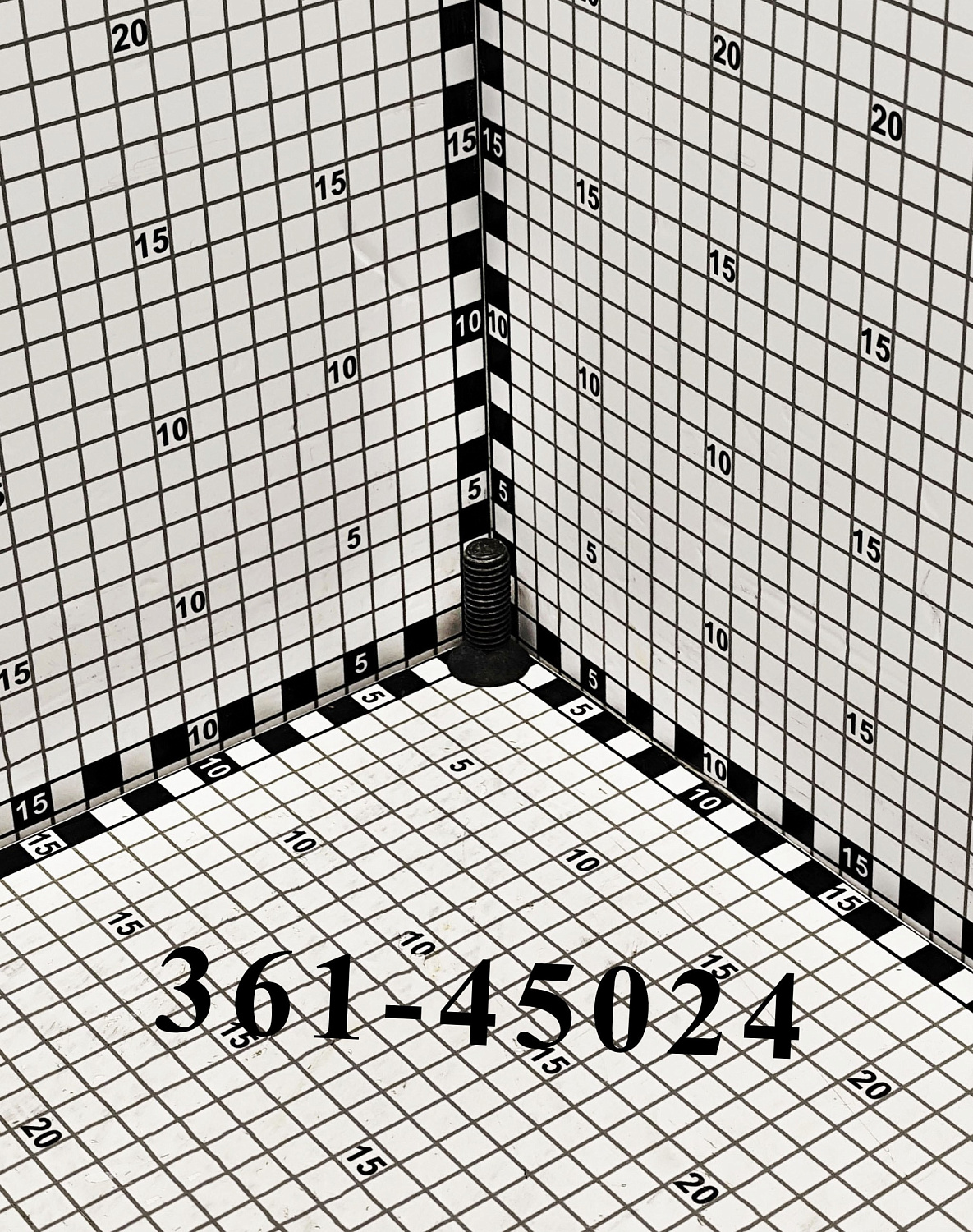 Винт 361-45024 CNHi