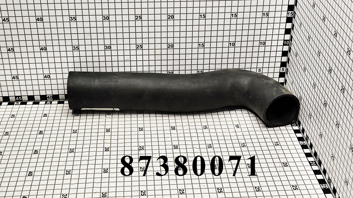 Патрубок 87380071 CNHi