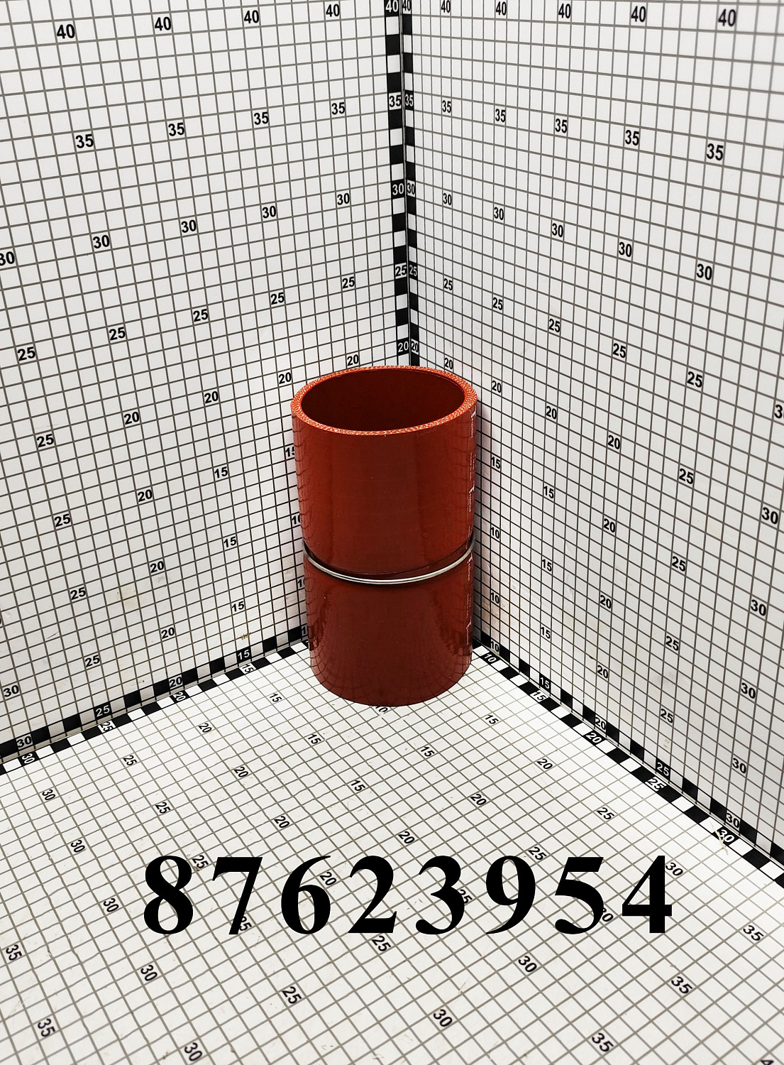 Патрубок 87623954 CNHi