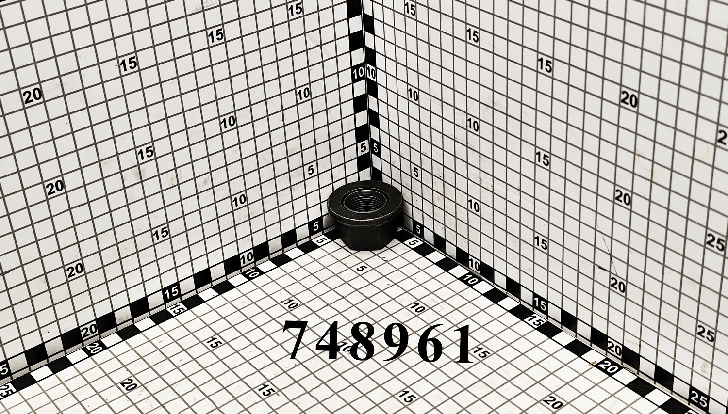 Гайка 748961 CNHi