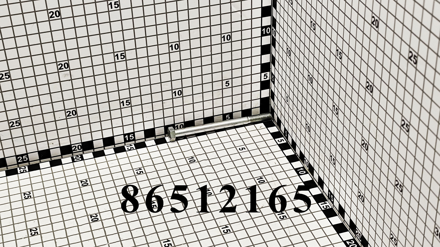 Болт 86512165 CNHi