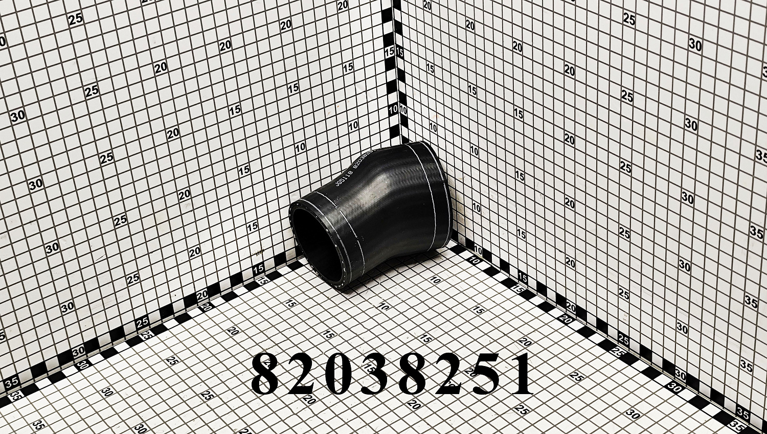 Патрубок 82038251 CNHi