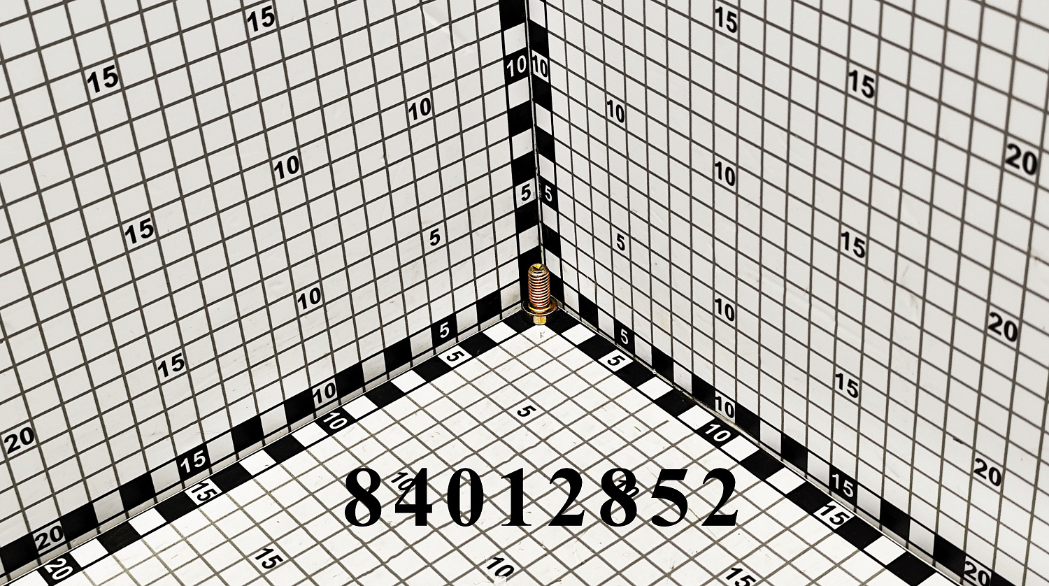 Винт 84012852 CNHi