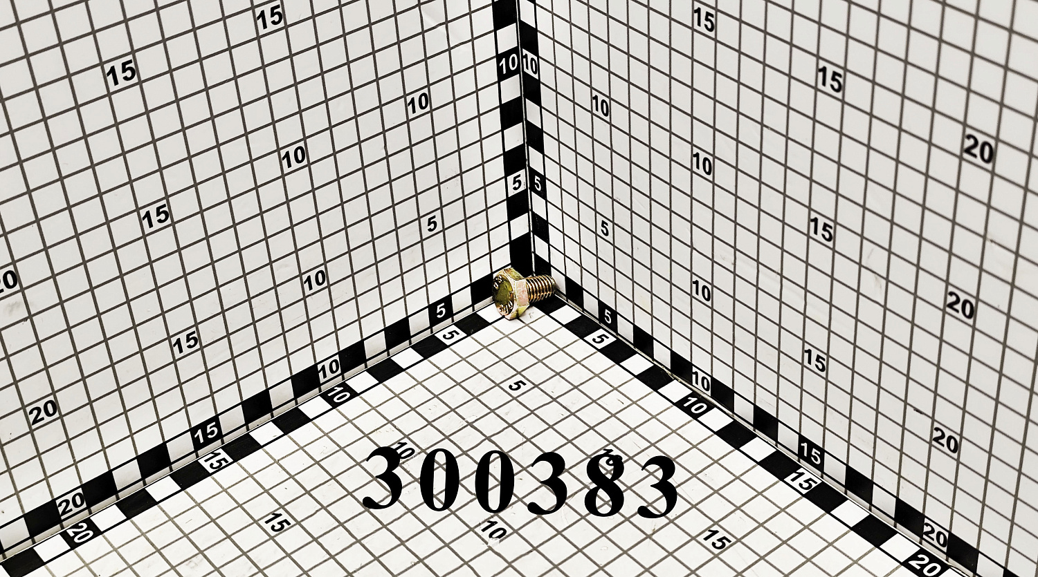 Болт 300383 CNHi