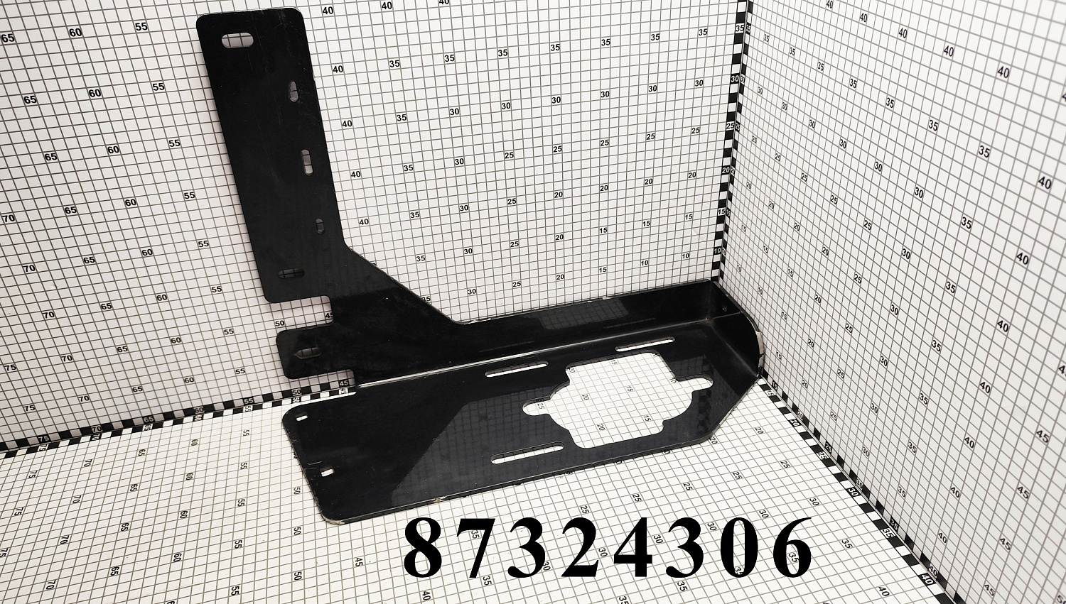 Пластина 87324306 CNHi