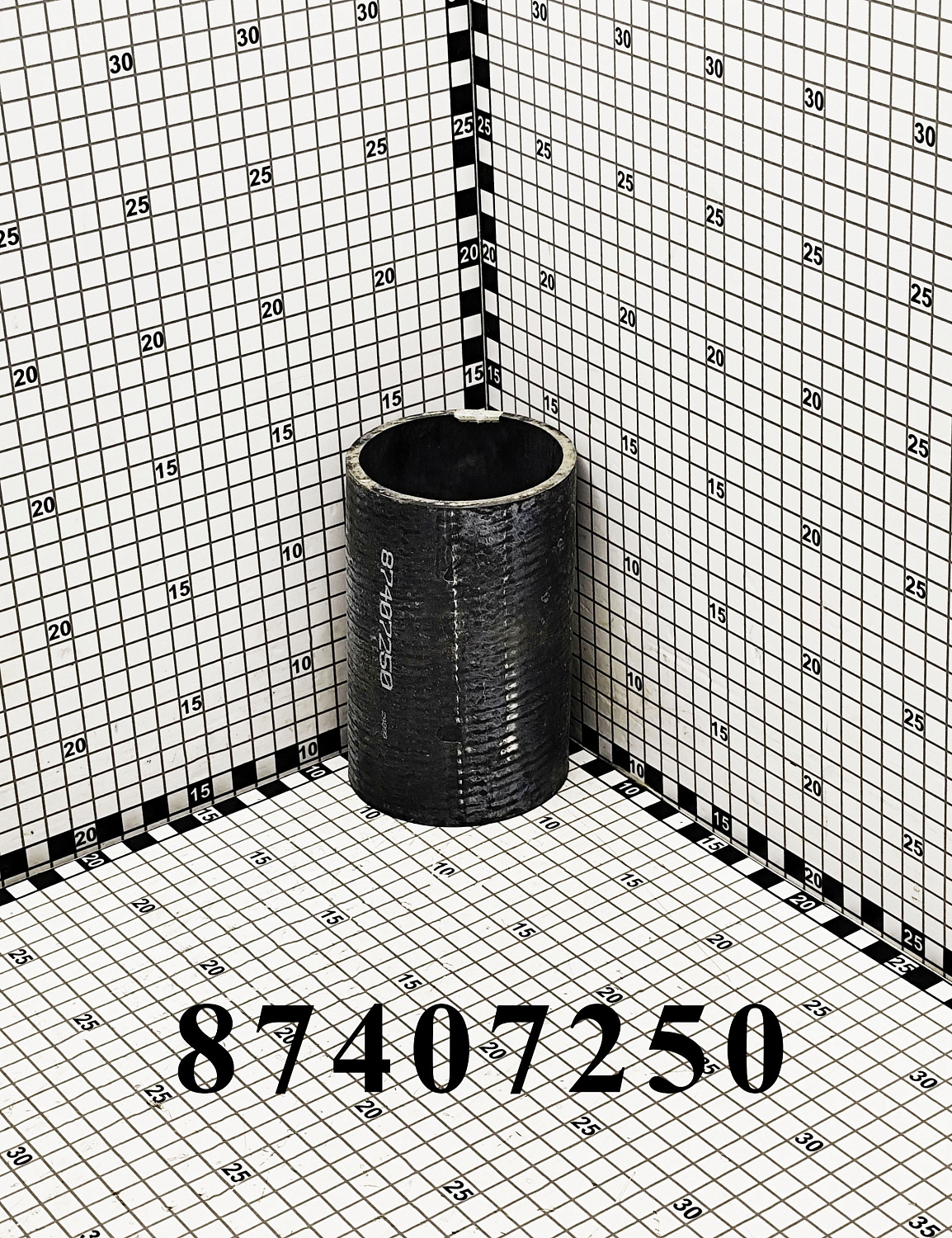 Патрубок 87407250 CNHi