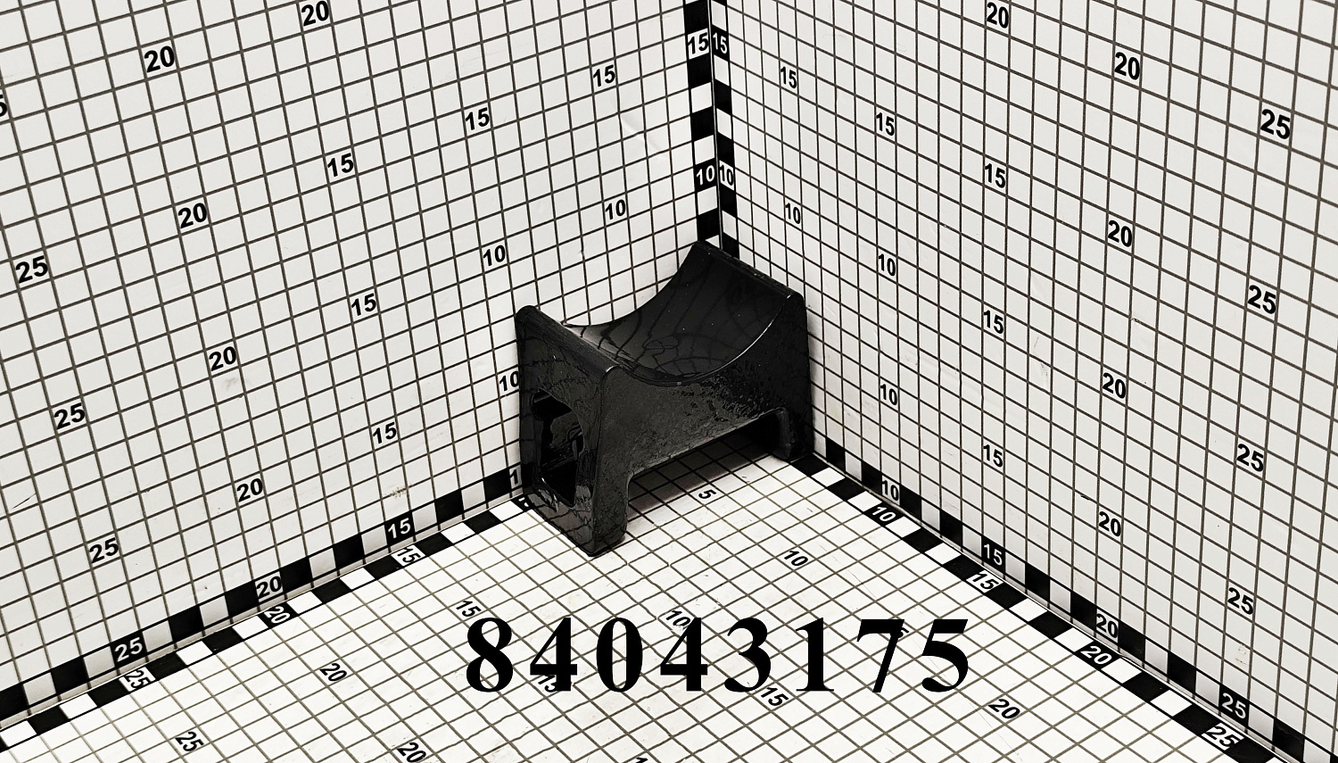 Зажим 84043175 CNHi