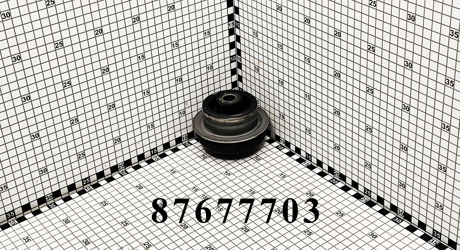 Изолятор 87677703 CNHi