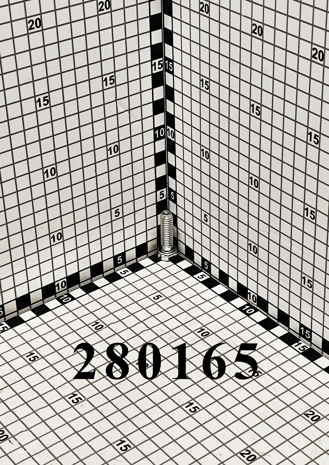 Болт 280165 CNHi