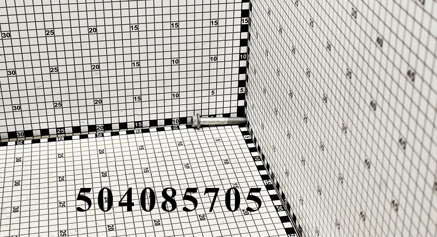 Винт 504085705 (2852744) CNHi