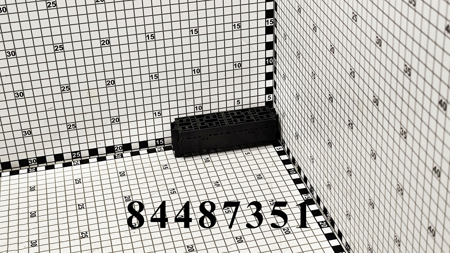 Держатель 84487351 CNHi