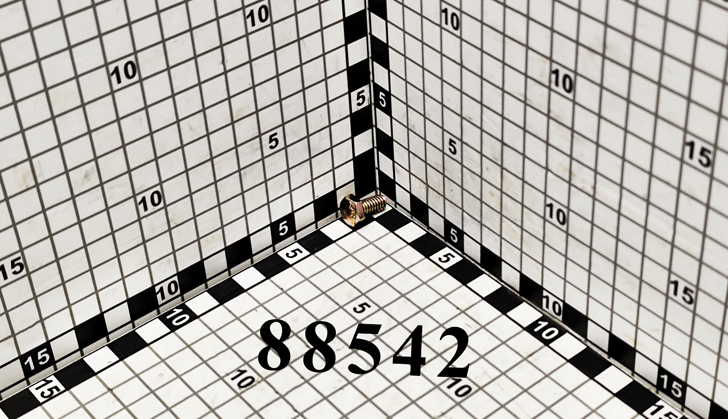 Болт 88542 CNHi