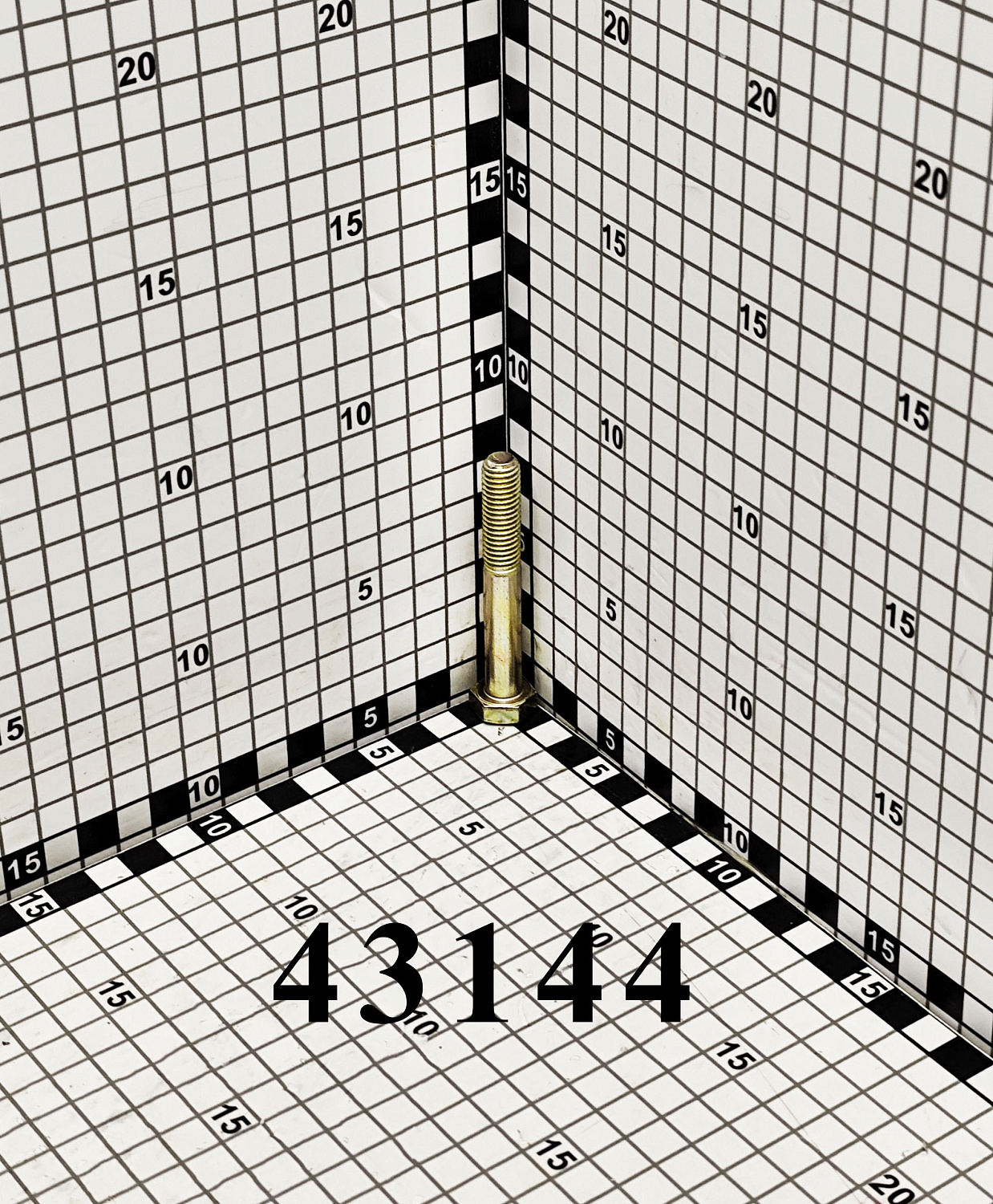 Болт 43144 CNHi
