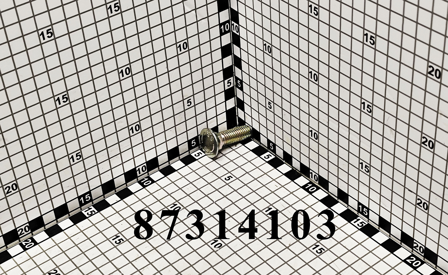 Болт плуга 87314103 CNHi
