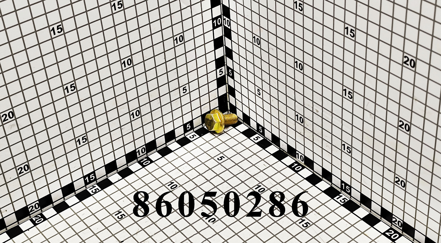 Болт 86050286 CNHi