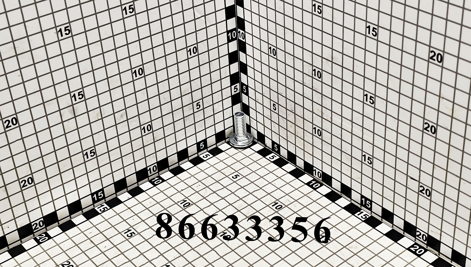 Болт 86633356 CNHi
