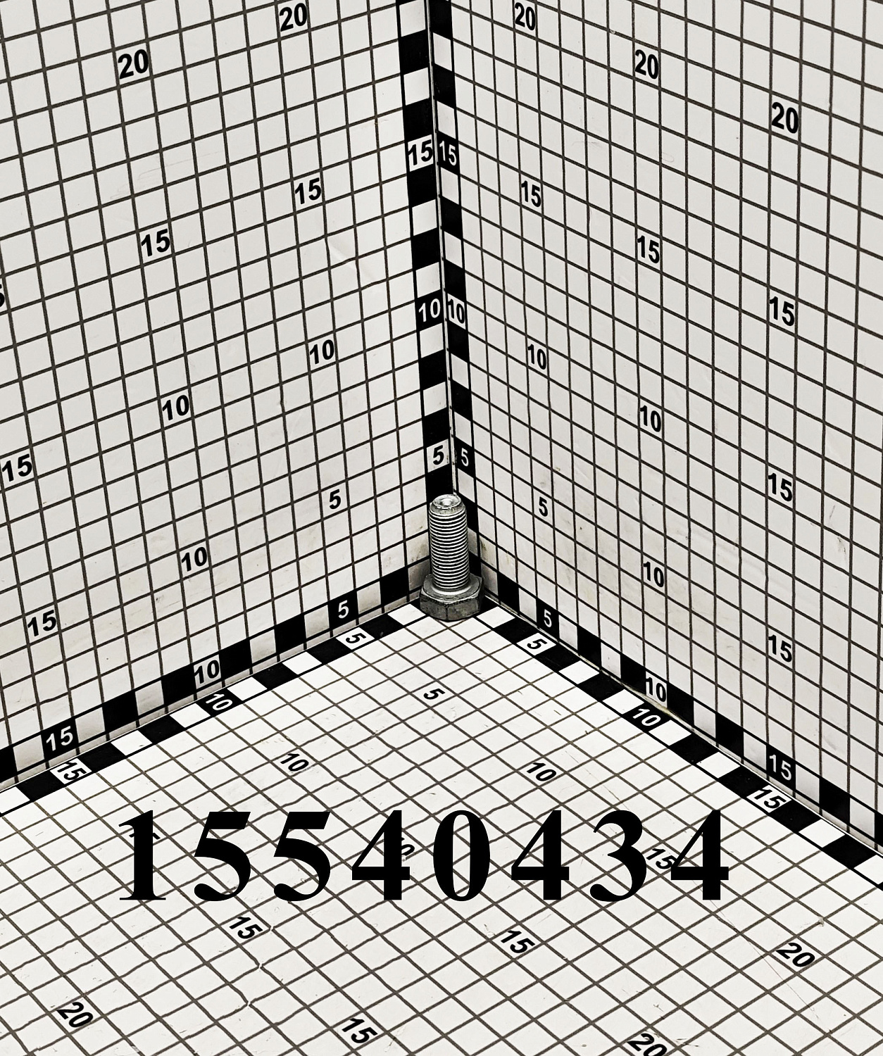 Болт 15540434 CNHi
