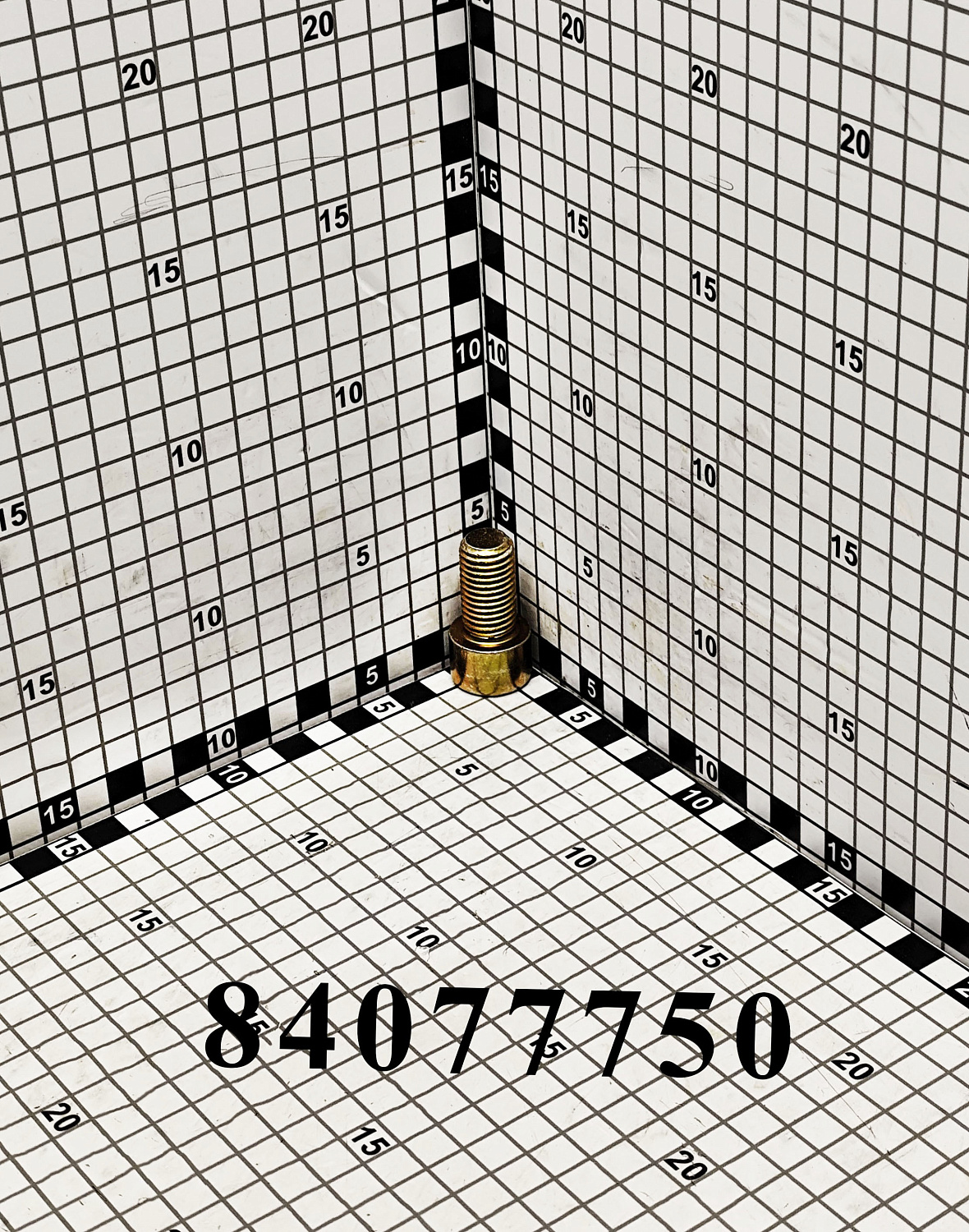 Болт 84077750 CNHi
