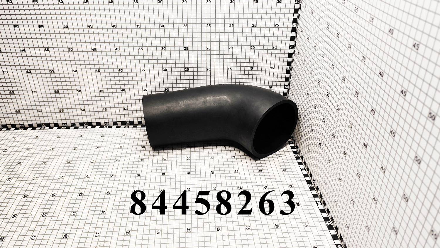 Патрубок 84458263 CNHi