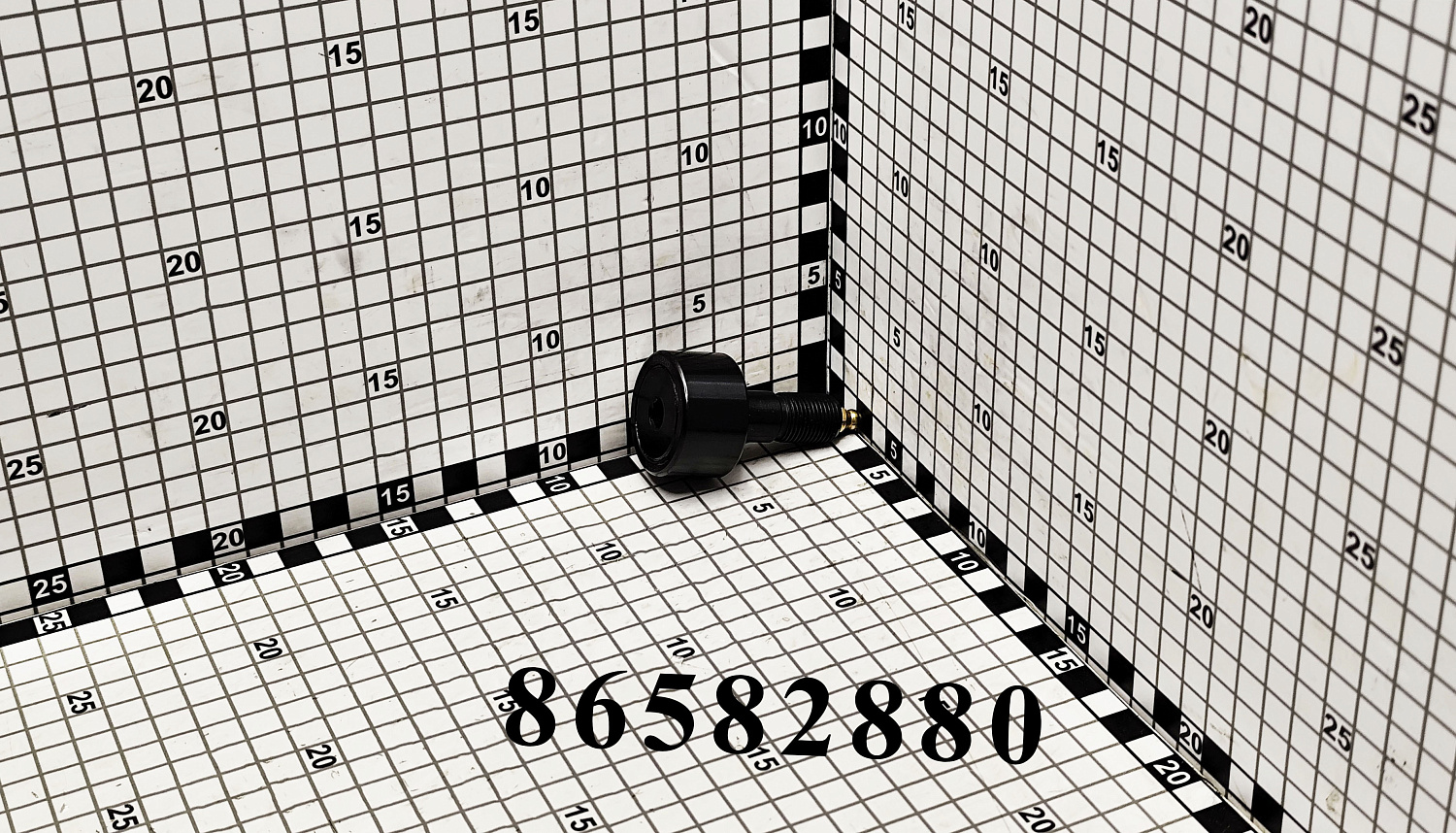 Винт 86582880 CNHi