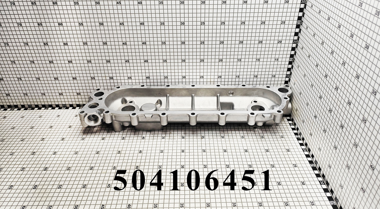 Крышка 504106451 CNHi