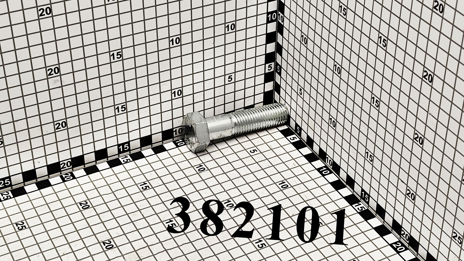 Болт 382101 CNHi