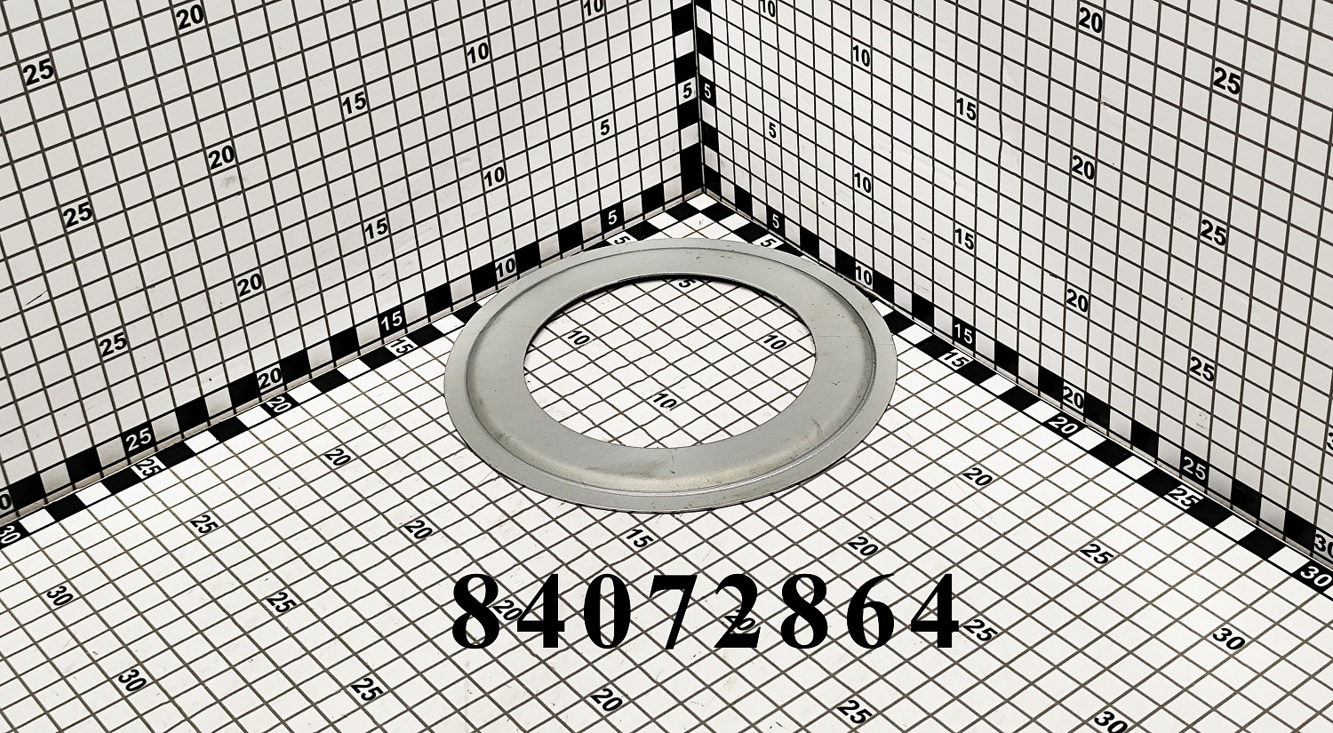 Крышка подшипника 84072864 CNHi