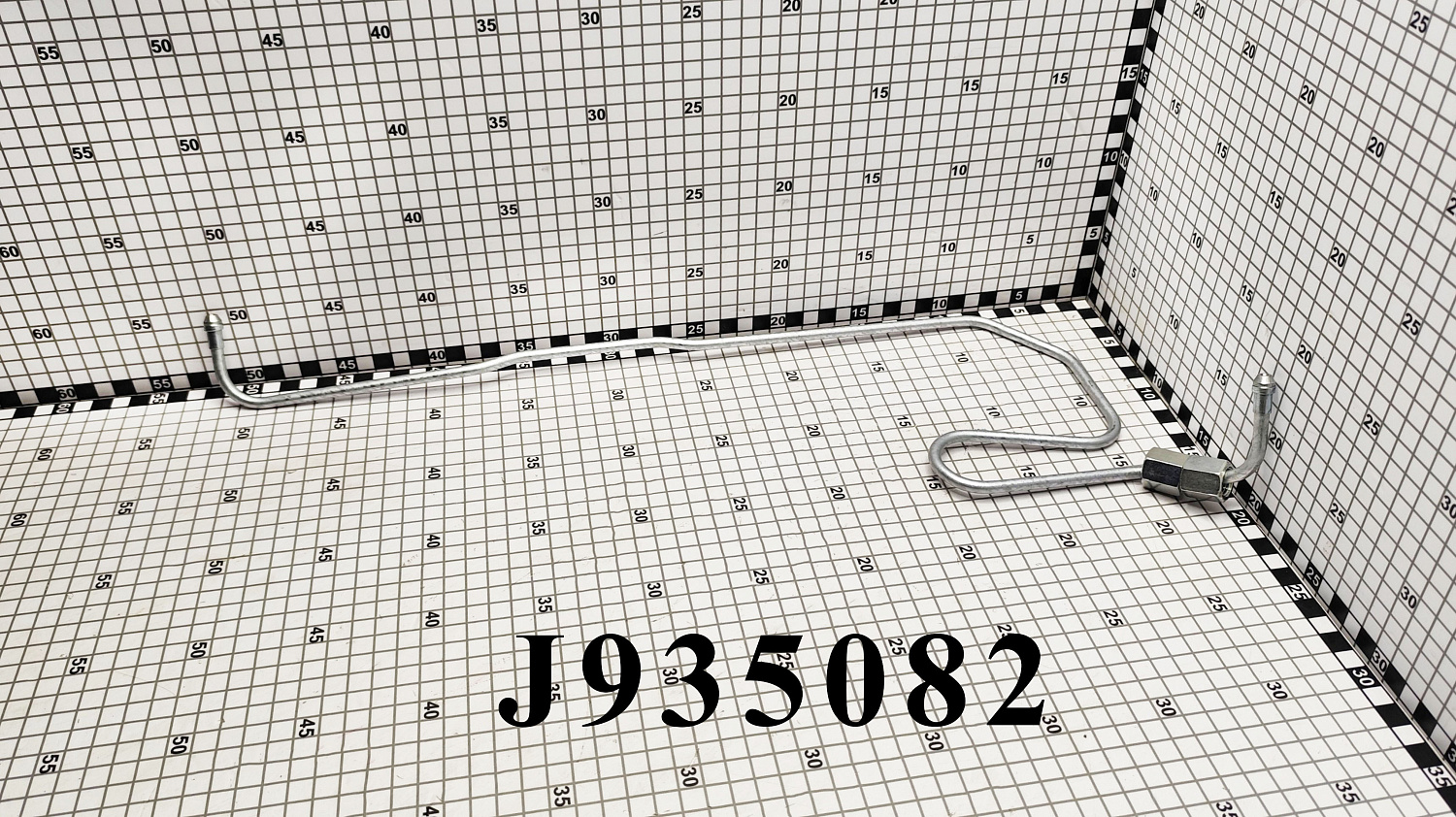 Трубка топливная J935082 CNHi