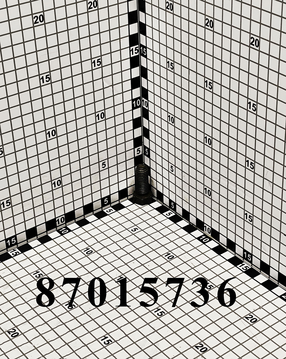 Болт 87015736 CNHi