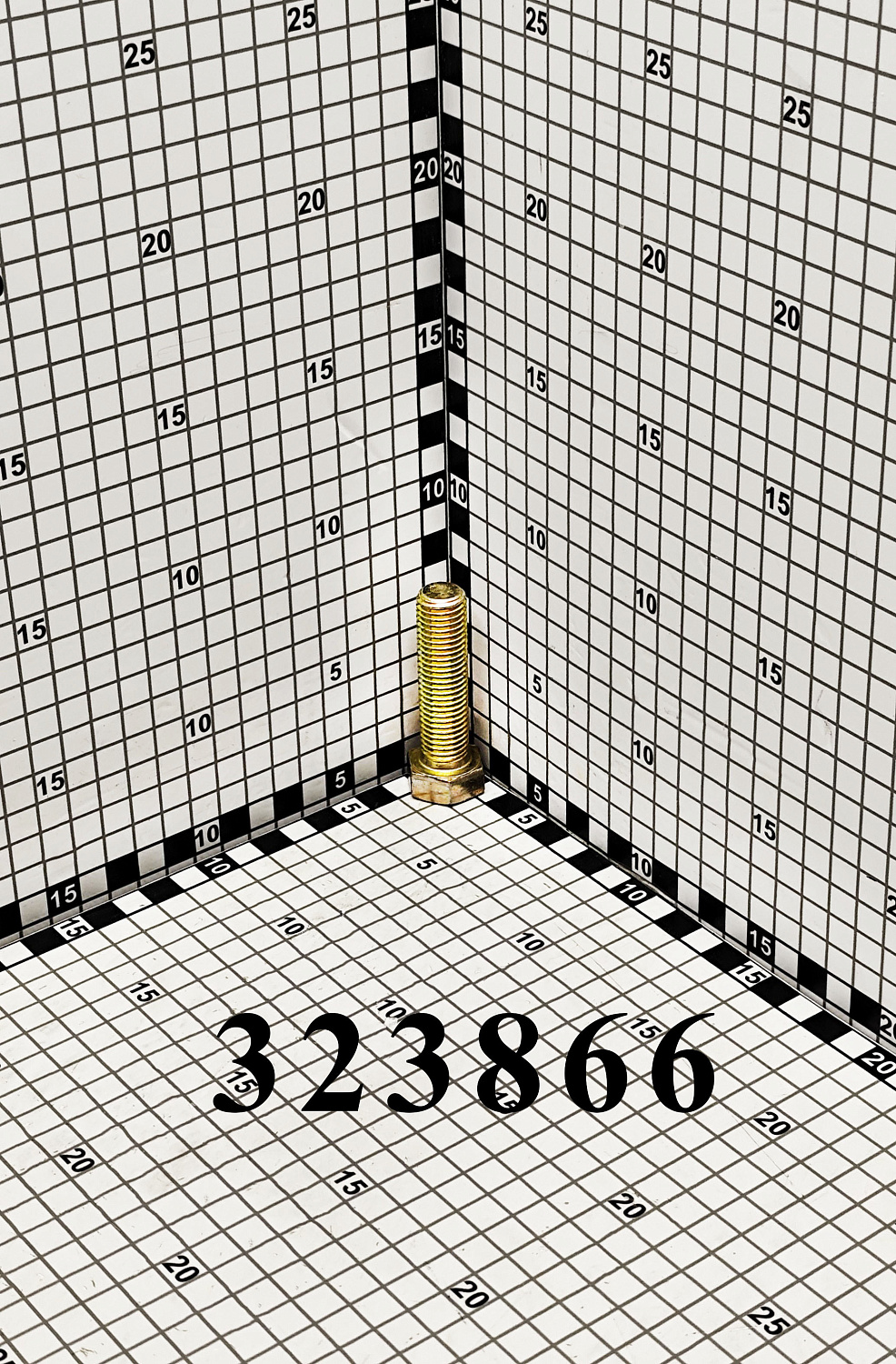 Болт 323866 CNHi