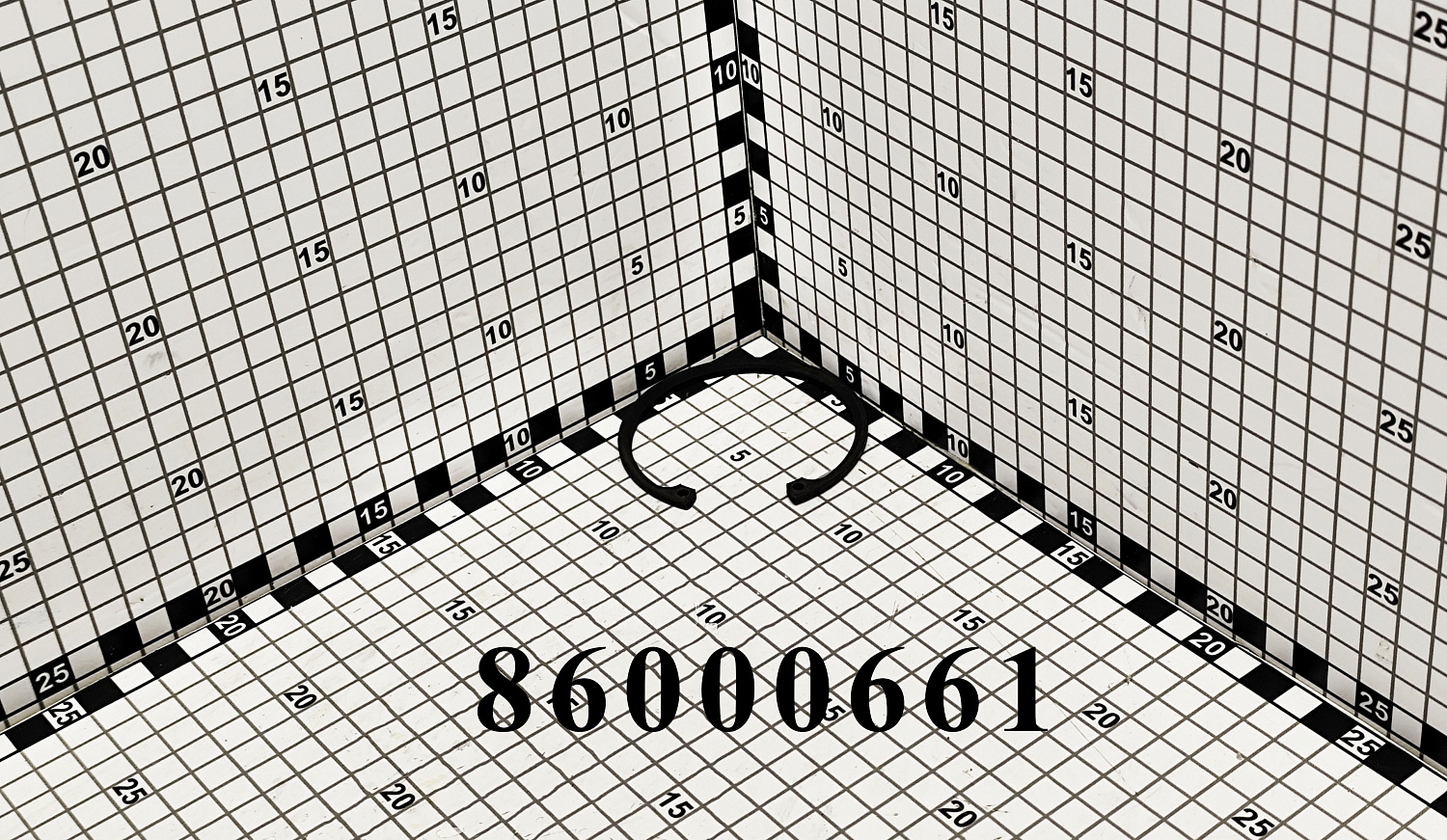 Кольцо стопорное 86000661 CNHi