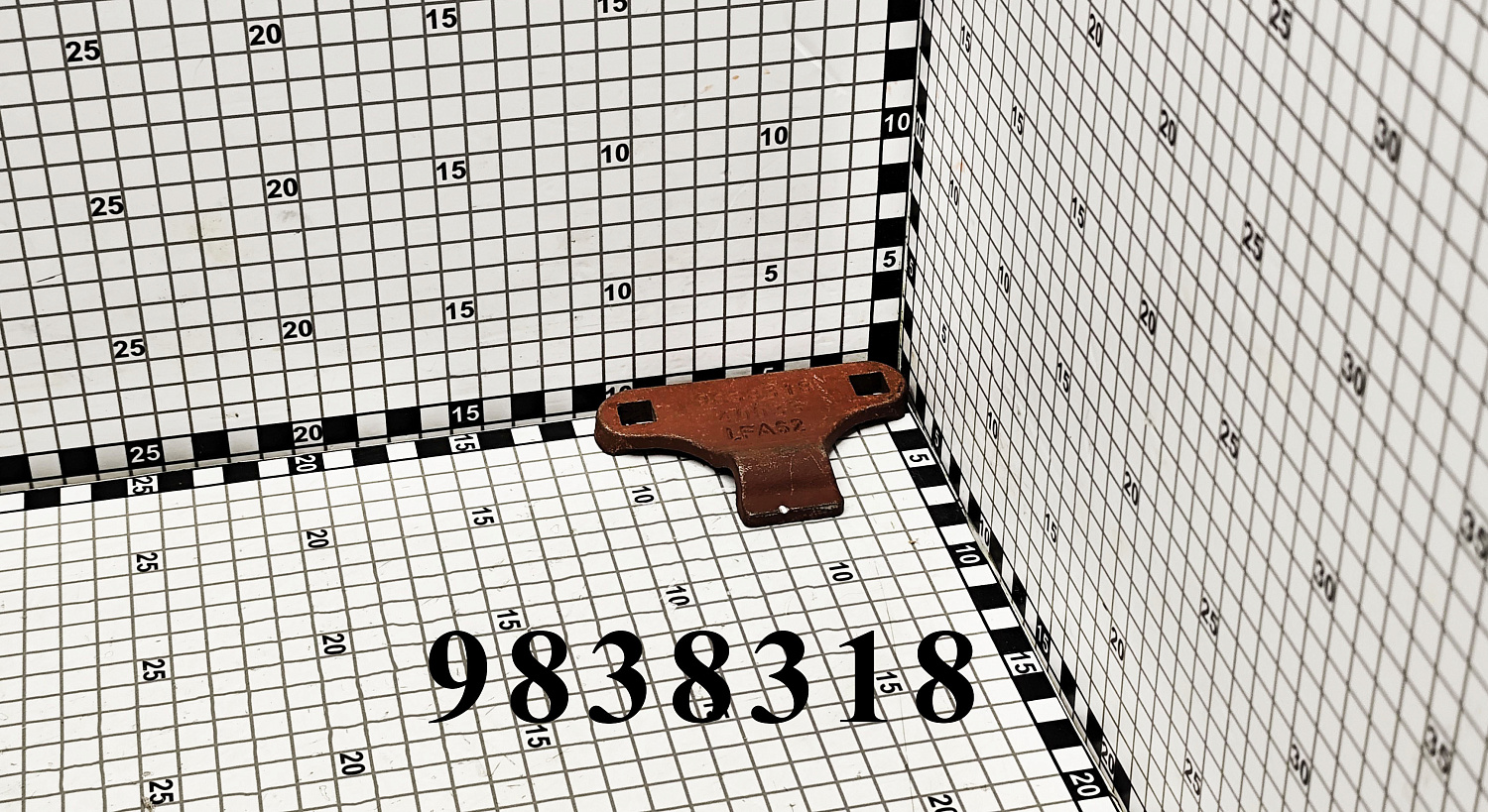 Прижим 9838318 CNHi