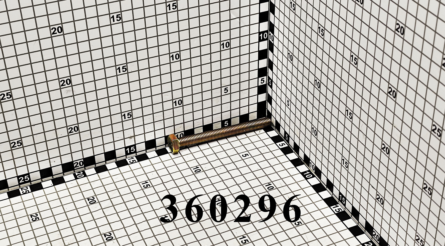Болт 360296 CNHi
