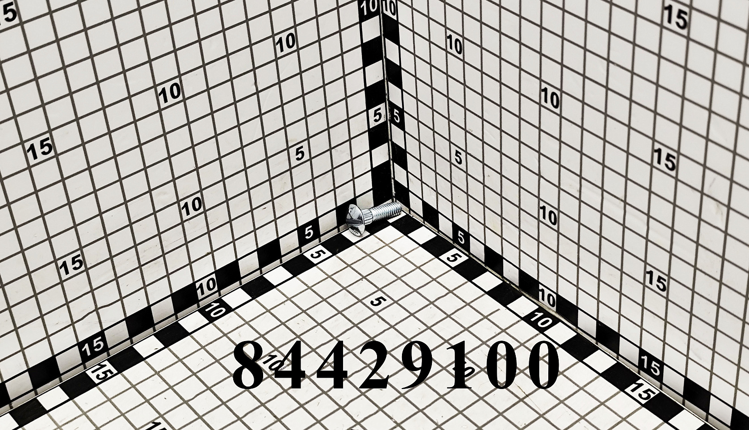 Болт сегмента средний 84429100 CNHi