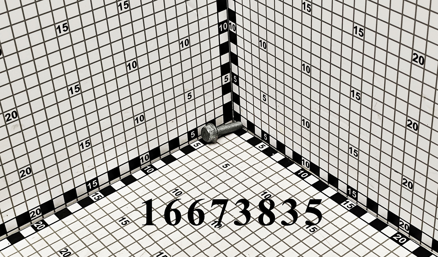 Болт 16673835 CNHi