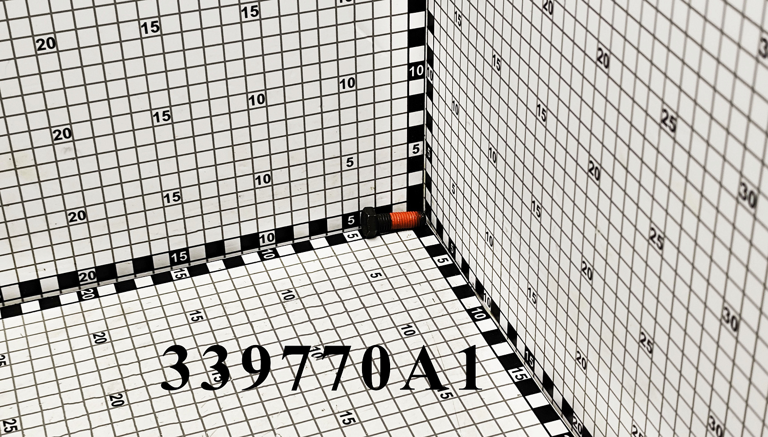 Болт 339770A1 CNHi