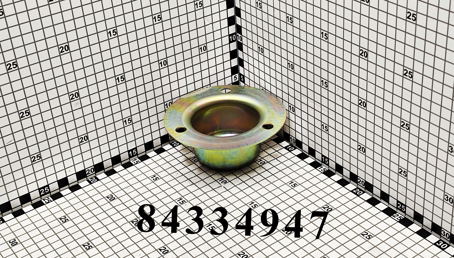 Крышка 84334947 CNHi