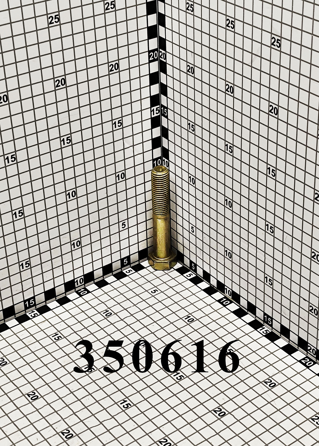 Болт 350616 CNHi