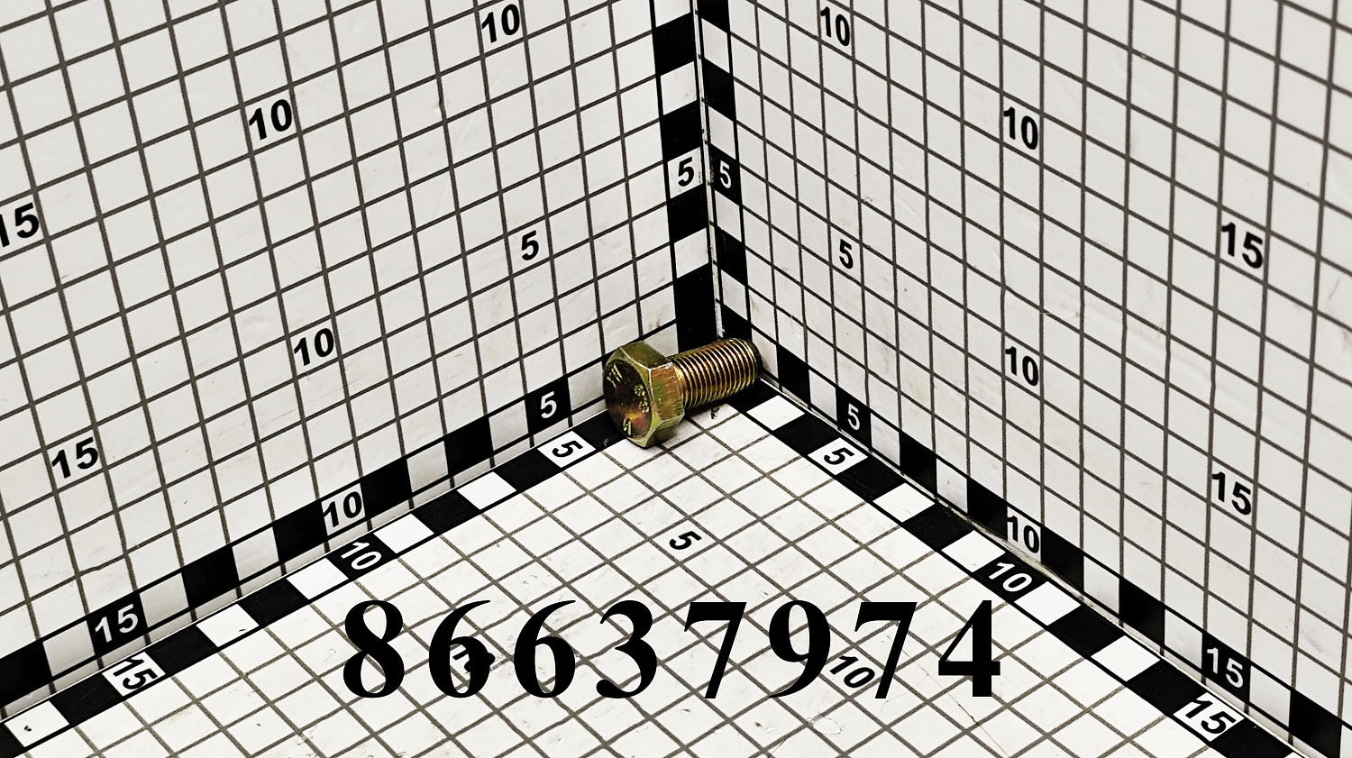 Болт 86637974 CNHi