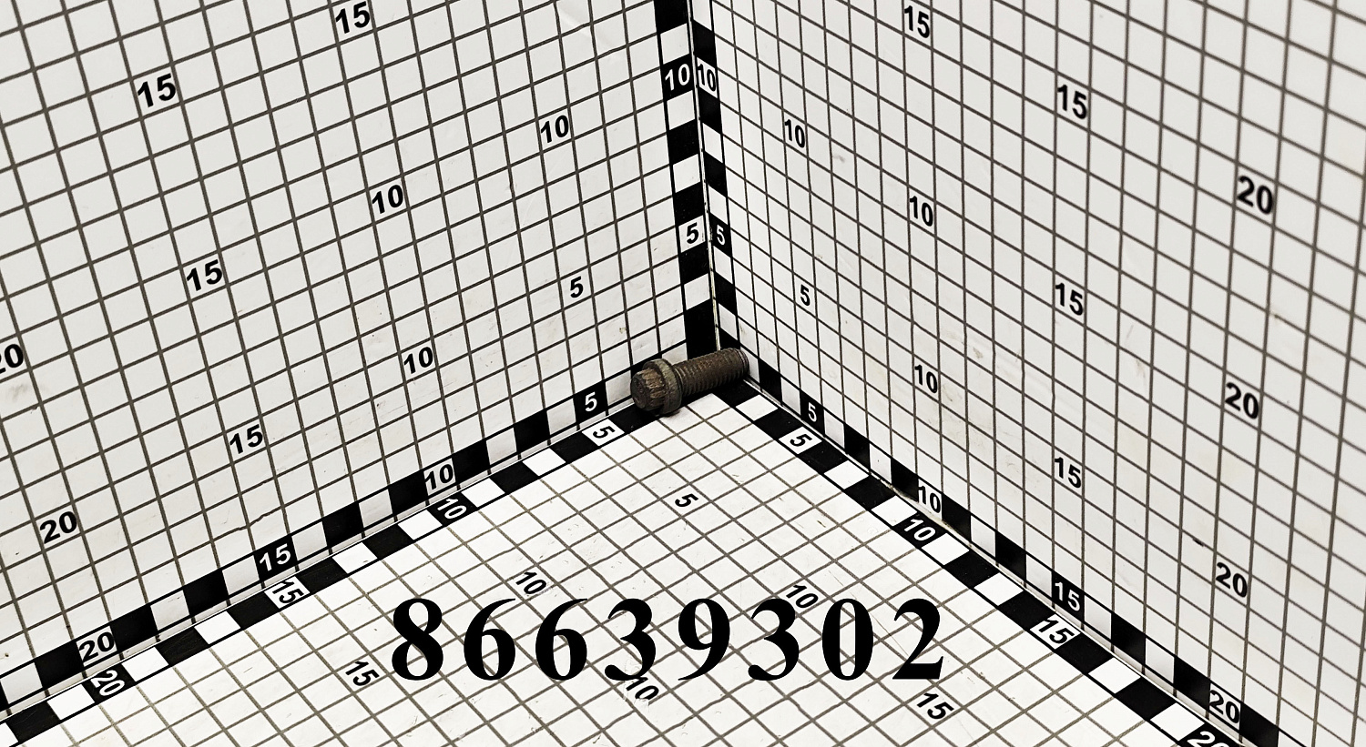 Винт 86639302 CNHi