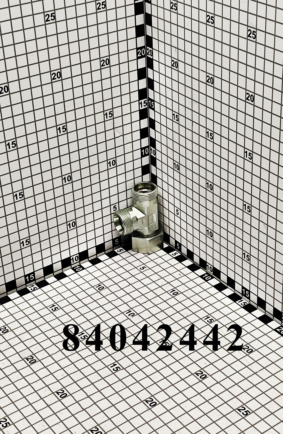 Штуцер 84042442 CNHi
