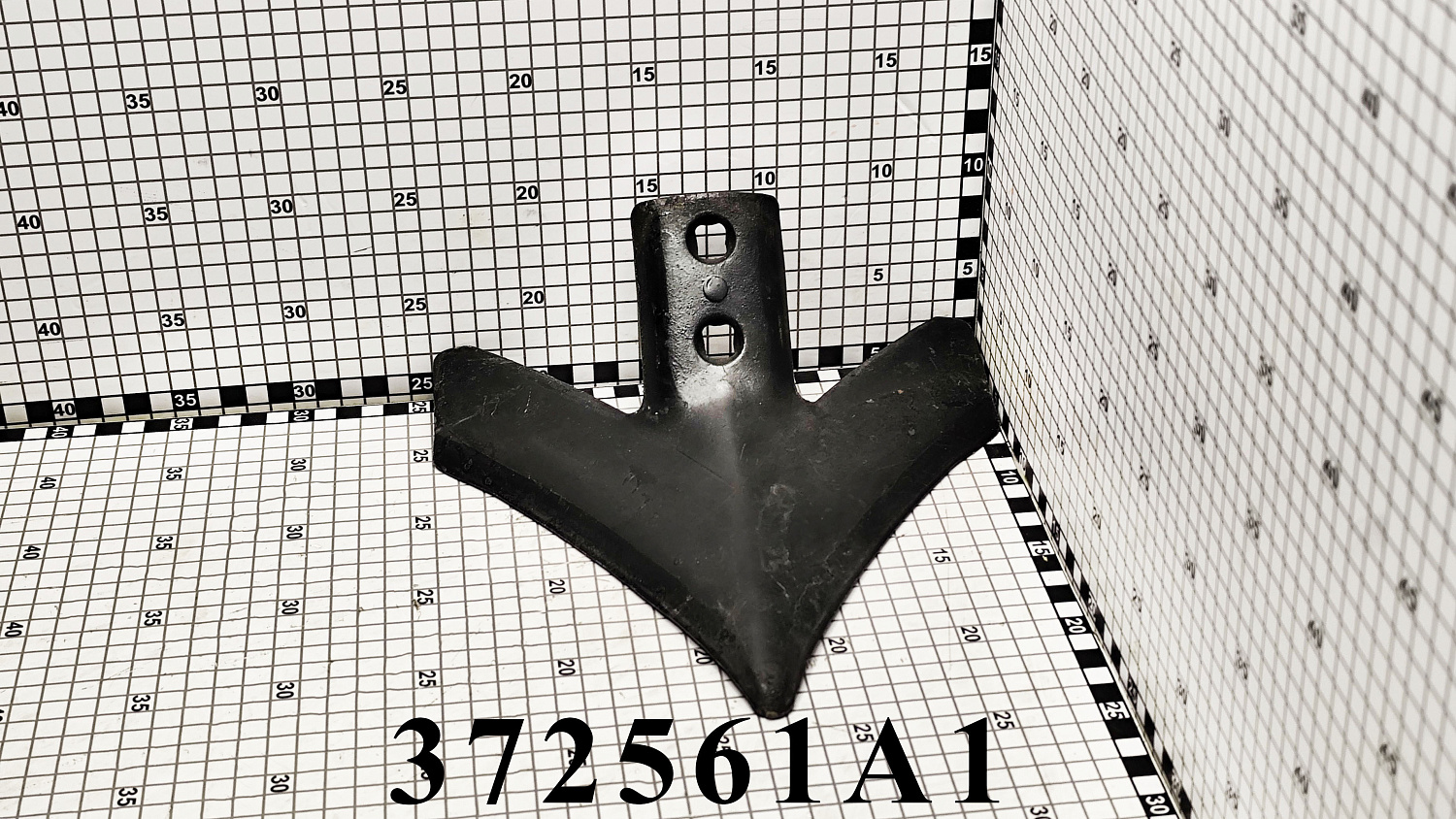 Лапа 372561A1 CNHi
