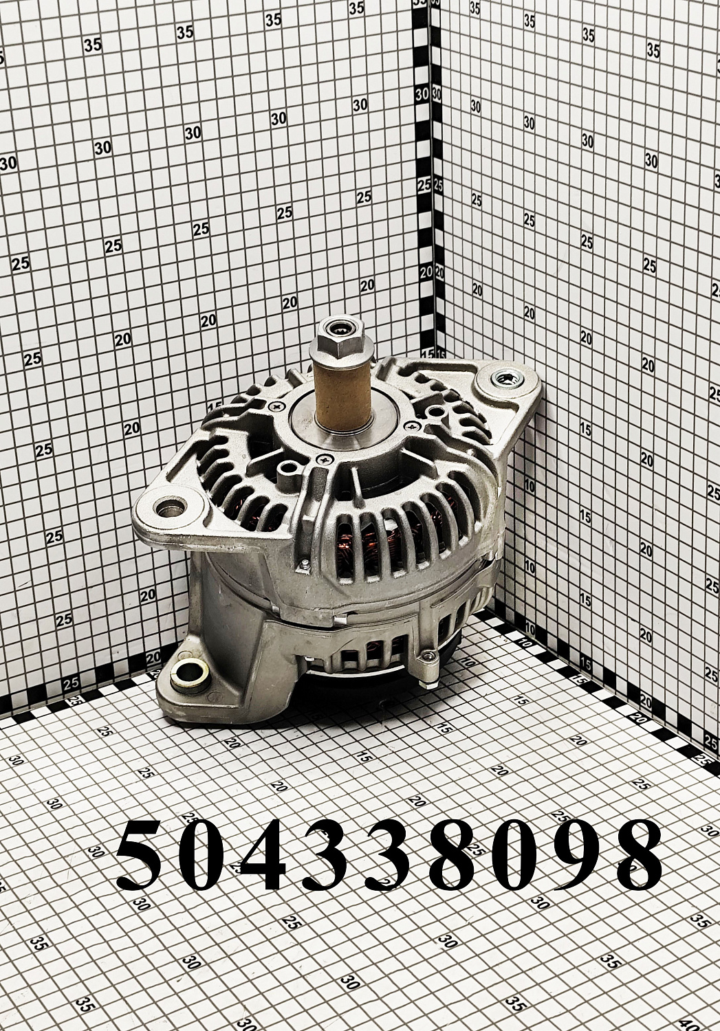 Генератор 504338098 CNHi